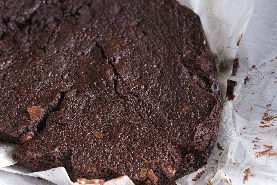 cooked fudge brownie in the slow cooker